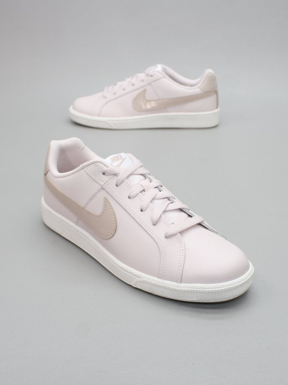 Nike Ladies 10.5 Court Royale Barely Rose Pink Leather Shoes Sneakers 749867-603